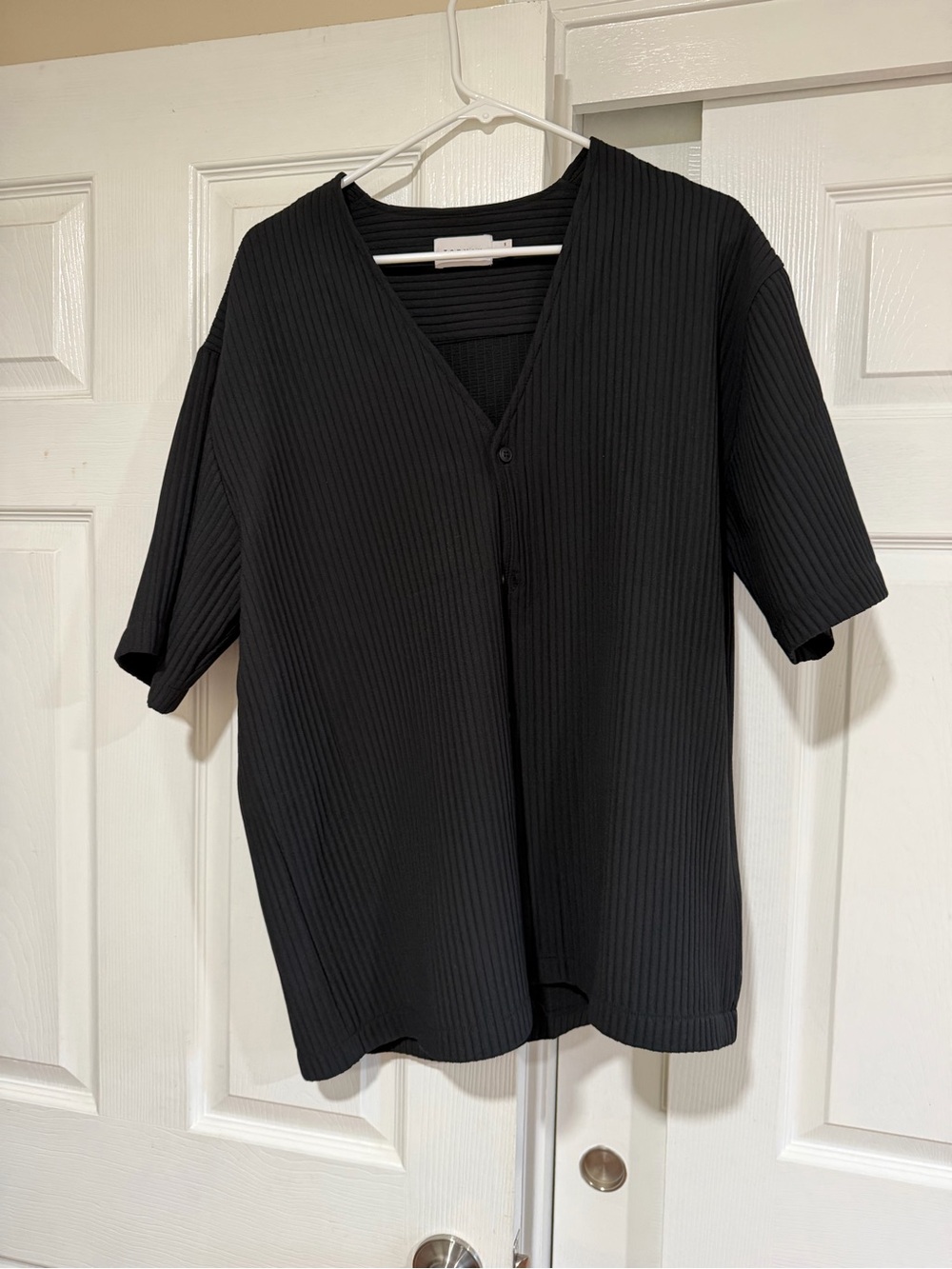 Top Shop Black Ribbed V-Neck Men’s Button up
